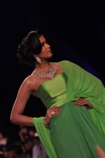 Model walk the ramp for Kay Jewels on Day 4 of IIJW 2013 on 7th Aug 2013 (45).JPG